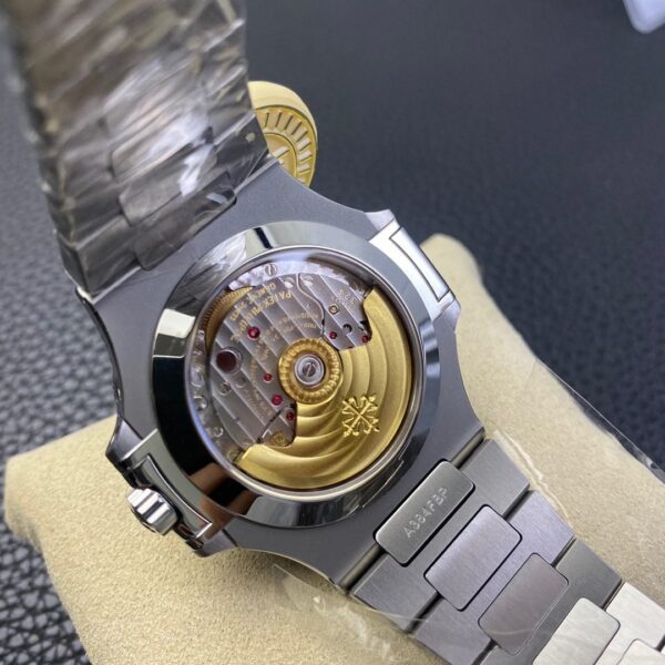 Patek Philippe Nautilus 5726A - Image 2