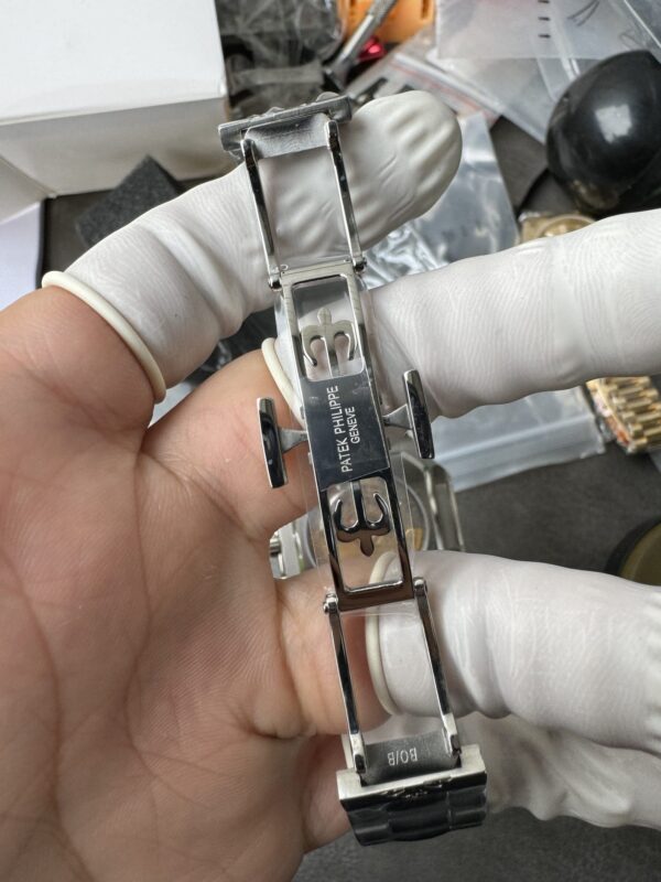 Patek Philippe Latest Model 5821 Square - Image 6