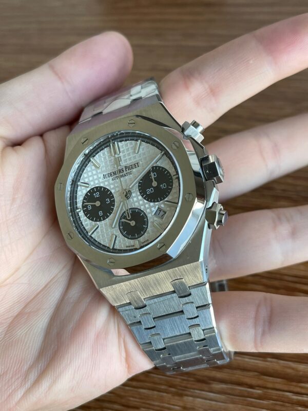 Audemars Piguet Royal Oak 26331OR Chronograph with Genuine (Small Seconds in 6) - Image 3