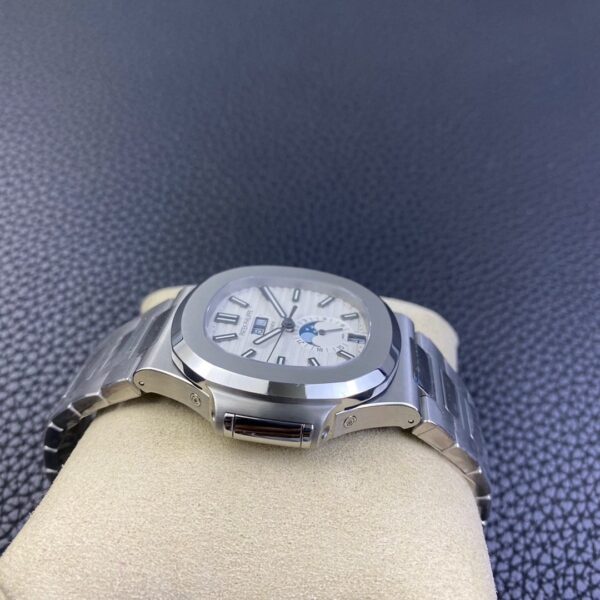 Patek Philippe Nautilus 5726A - Image 8
