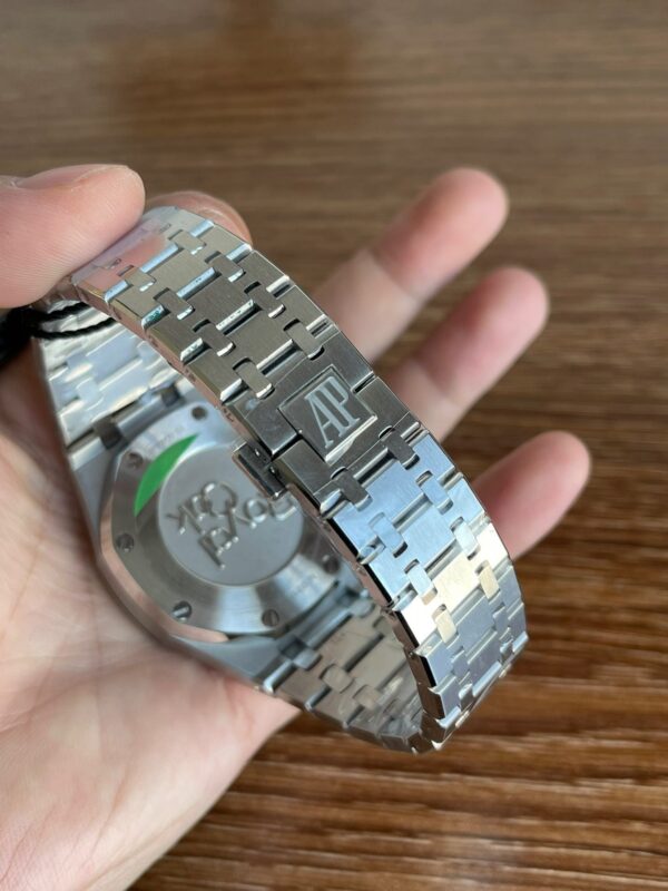 Audemars Piguet Royal Oak 26331OR Chronograph with Genuine (Small Seconds in 6) - Image 2