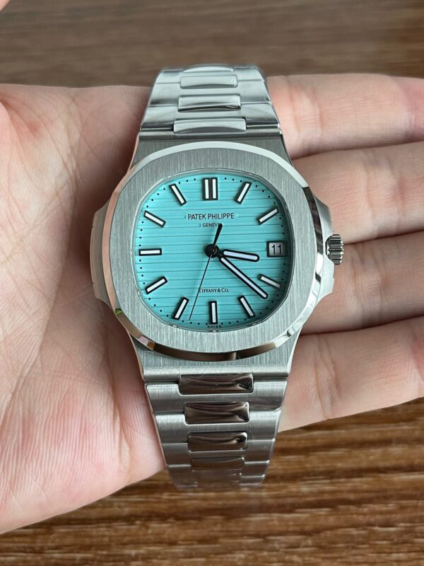 Patek Philippe 5711 Nautilus Tiffany Blue - Image 2