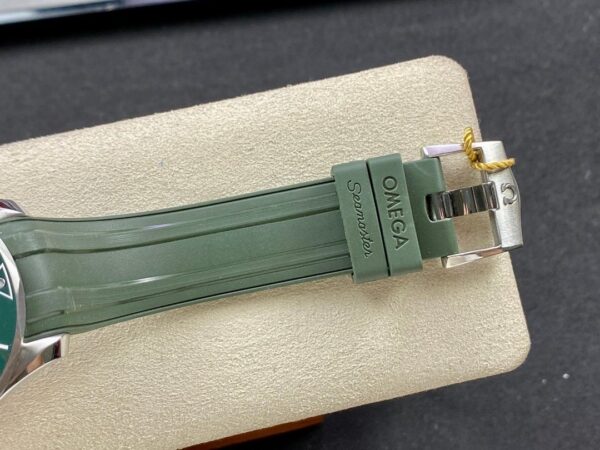 1:1 Superclone-OMEGA Seamaster Diver 300M 42mm (Green Dial Seamaster) - Image 8