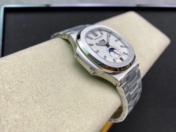 Patek Philippe Nautilus Annual Calendar 5726 - Image 6