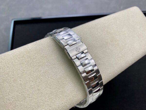 Patek Philippe 5811G Nautilus - Image 9