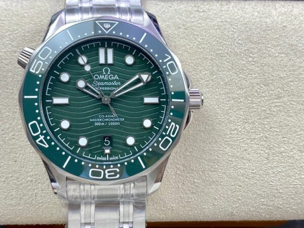 OMEGA Seamaster Diver 300M 42mm (Green Dial Seamaster Steel Bracelet)