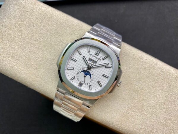 Patek Philippe Nautilus Annual Calendar 5726 - Image 4