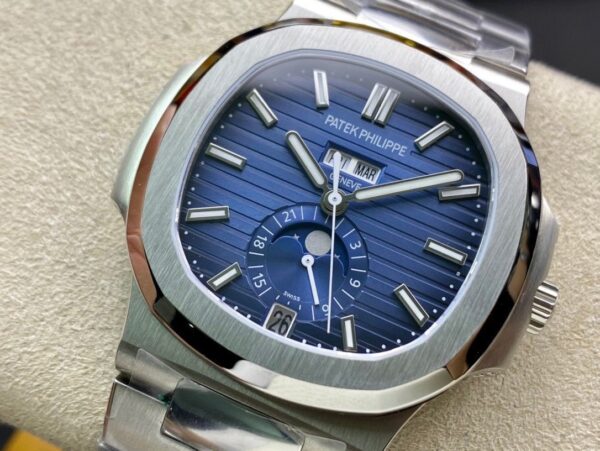 Patek Philippe Nautilus Annual Calendar 5726 - Image 3