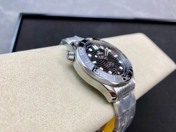 1:1 Superclone-OMEGA Seamaster Diver 300M 42mm (Black Dial seamaster) - Image 6