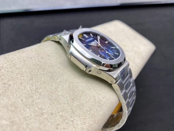 Patek Philippe Nautilus Annual Calendar 5726 - Image 7