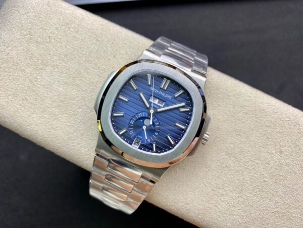 Patek Philippe Nautilus Annual Calendar 5726 - Image 4