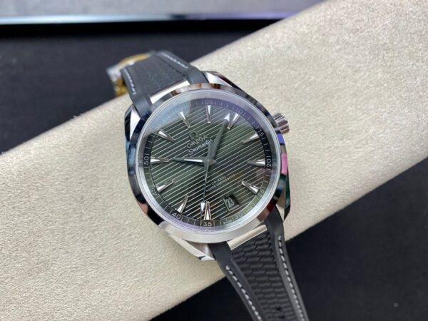 Omega Seamaster Aqua Terra 150M Co-Axial Master Chronometer - Image 4