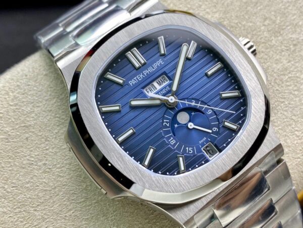 Patek Philippe Nautilus Annual Calendar 5726 - Image 2