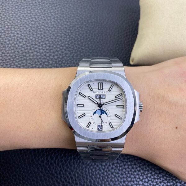 Patek Philippe Nautilus 5726A - Image 2