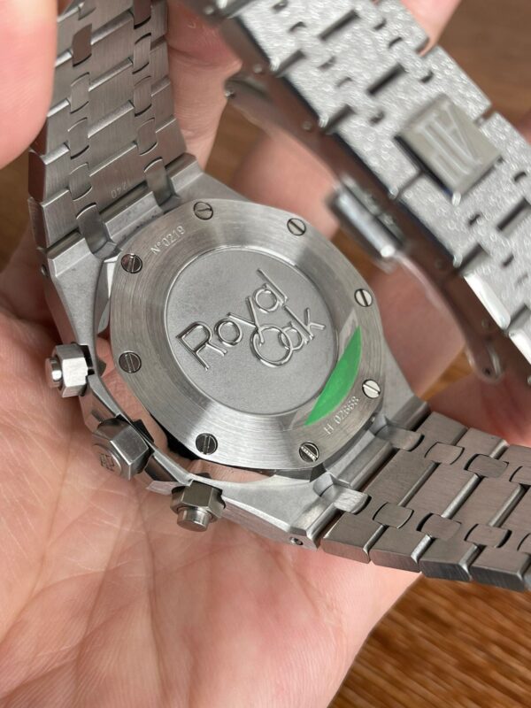 Audemars Piguet Royal Oak 26331OR Chronograph with Genuine (Small Seconds in 6) - Image 4