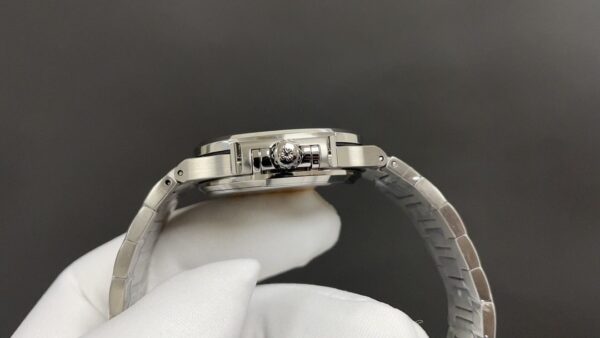 Patek Philippe 5711 Nautilus women-s - Image 5
