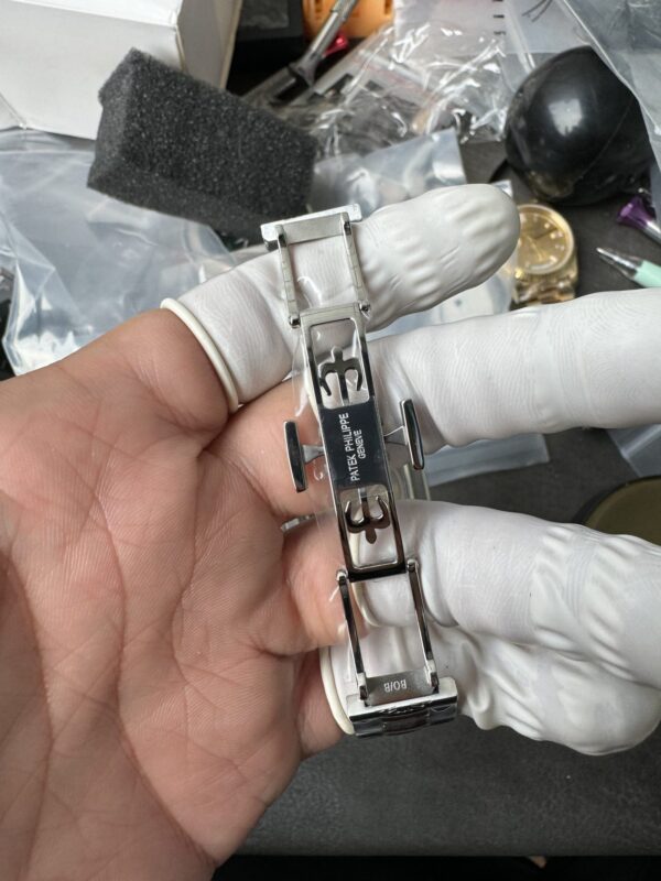 Patek Philippe Latest Model 5821 Square - Image 5