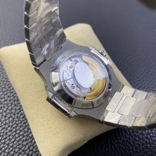 Patek Philippe Nautilus 5726A - Image 4