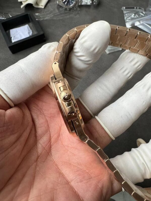 Patek Philippe Nautilus 5712 - Image 8