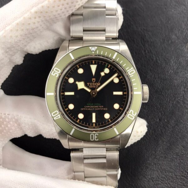TUDOR Small green shield 39mm