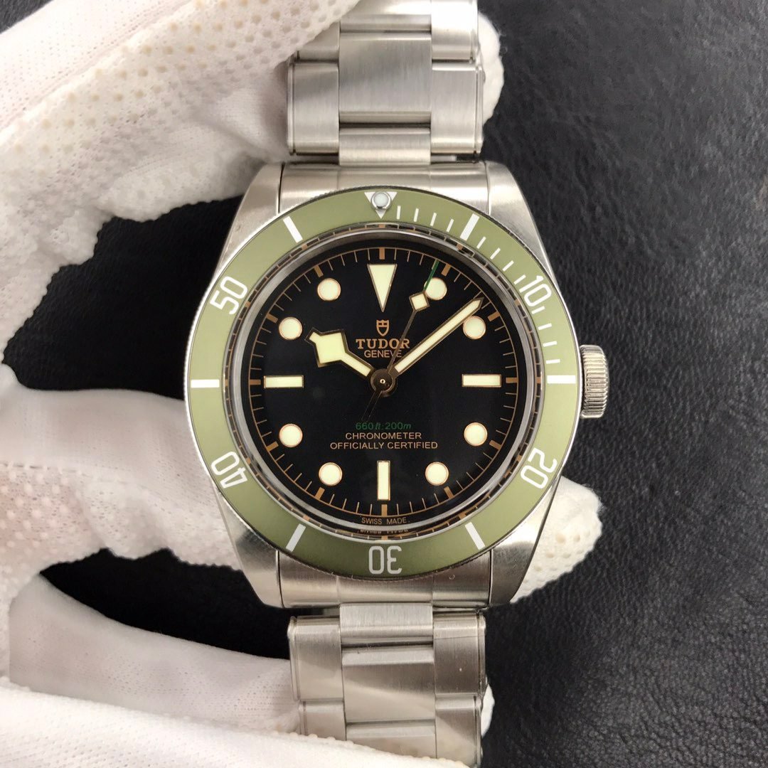 TUDOR Small green shield 39mm